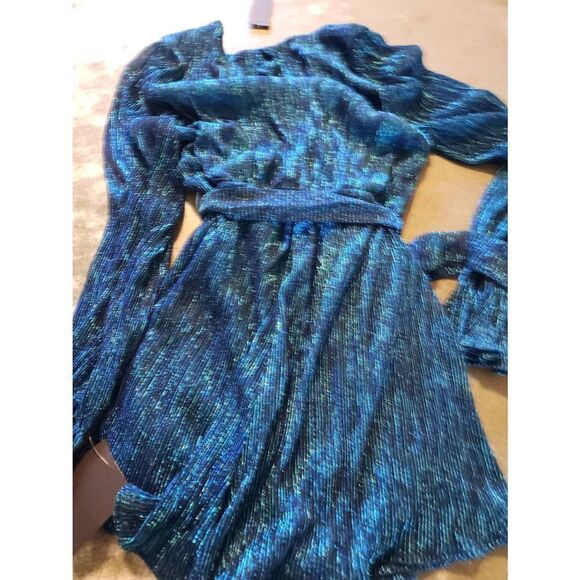 NWT Lulu's Wow Factor Blue Metallic Surplice Romper sz XS - Picture 7 of 7